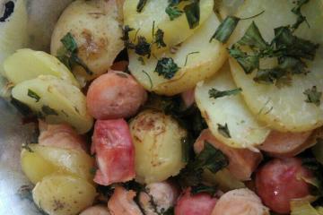 Linguiça ao forno com batatas