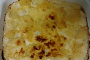 Batata gratinada cozida no leite
