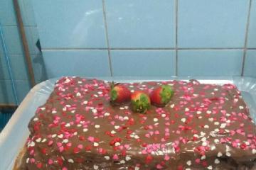 Bolo de chocolate com morango