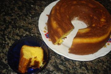 Bolo cremoso de milho rápido e prático
