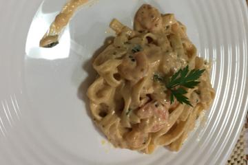 Macarrão ao molho branco com camarão