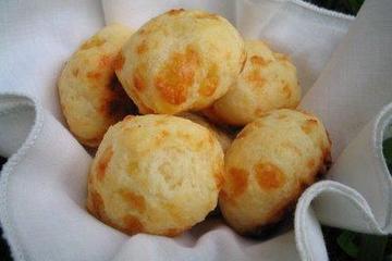 Pão de queijo mineiro