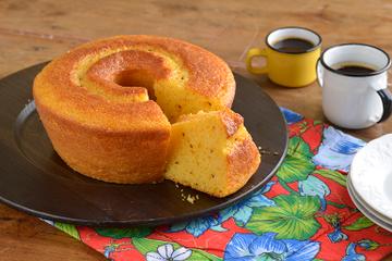 BOLO DE FUBÁ COM ERVA-DOCE