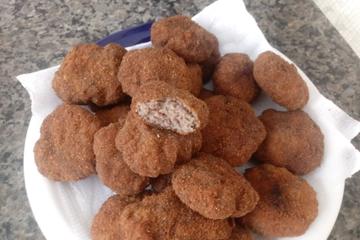 Bolinho de carne moída à milanesa