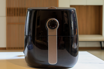 Airfryer gastando muita energia? Veja 5 erros comuns que fazem a conta de luz subir e como evitar