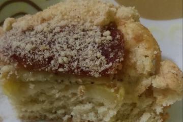 Cuca de banana com farofa