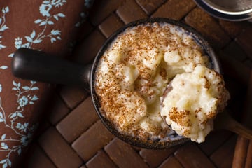 Já está liberado pular no arraiá com essa receita de arroz doce do TudoGostoso muito cremosa, quentinha e deliciosa