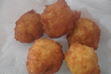 Bolinho de arroz com atum