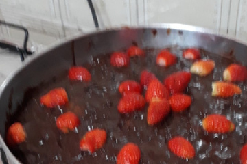 Bolo de chocolate com morango