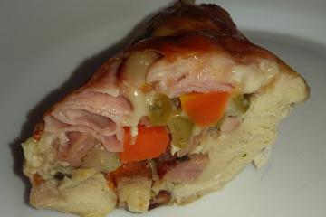 Frango desossado recheado com presunto, queijo e bacon