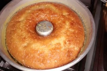 Bolo úmido de laranja