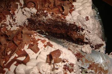 Bolo mousse de chocolate e prestígio