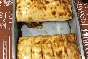 Rocambole de massa de pastel