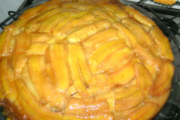 Torta de banana caramelizada