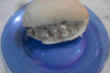 Pão com ovo e bacon