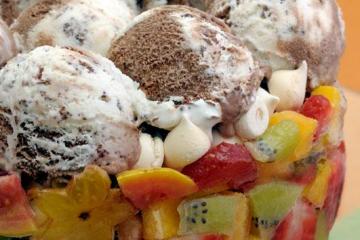 Forma de frutas com sorvete