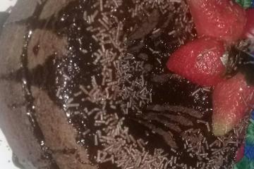 Bolo de chocolate com morango