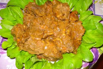 Carne recheada ao molho madeira