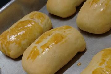 Pão recheado com presunto e queijo