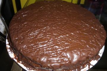 Bolo de chocolate fácil, delicioso e super fofinho