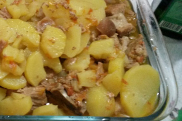 Pernil na pressão com batatas