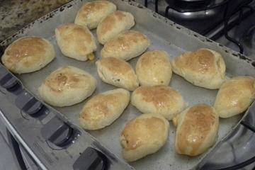 Pão recheado com presunto e queijo