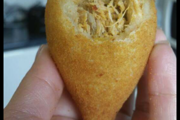 Coxinha com massa de farinha e batata