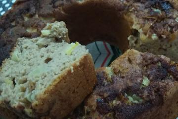 Bolo de aveia com maçã e banana