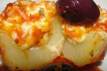 Batata recheada com peito de frango defumado
