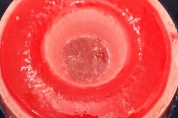Pudim de gelatina de morango