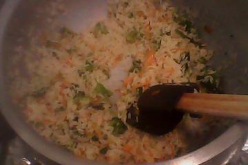 Arroz refogado com brócolis