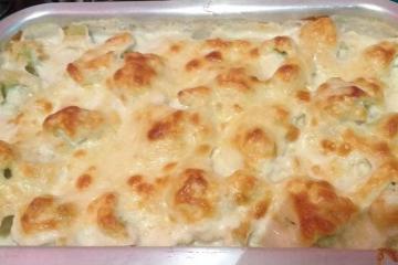 Receita fácil de couve-flor gratinada com molho branco