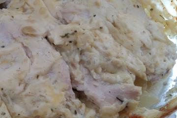 Filé de frango com creme de cebola