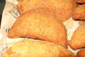Risoles de frango com creme de queijo