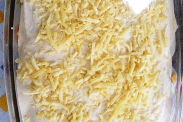 Torta assada de pão de fôrma recheada com creme de milho e frango