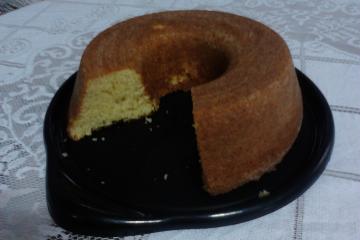 Aprenda a Fazer Bolo Caseiro Fofinho  Bundt cake decorations, Food, Cake  decorating