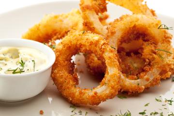 Lulas fritas com molho tártaro