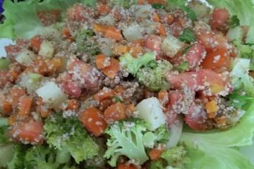 Salada de triguilho (trigo para quibe) e legumes