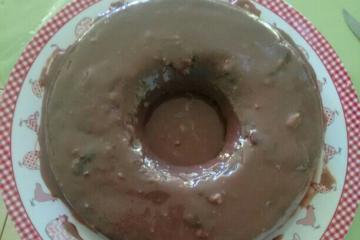 Bolo de cenoura fofinho com cobertura de chocolate