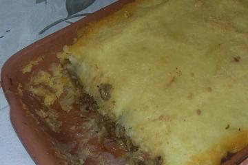 Escondidinho de batata /mandioca e carne moída