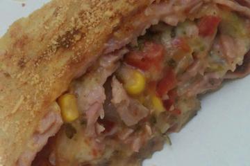Rocambole  de massa de pastel
