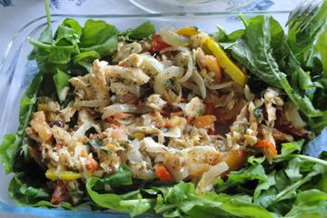 Iscas de bacalhau no ninho de rúcula - Tira gosto da Cleide Gomes