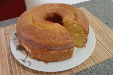 Bolo de milho de lata de liquidificador: receita fácil com textura fofinha  e sabor de padaria - TudoGostoso