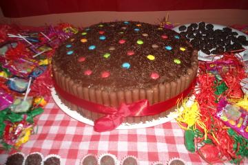 Bolo de chocolate com  morango