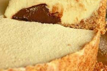 Torta de leite em pó com creme de avelã