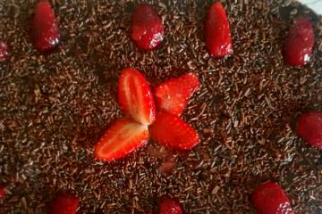 Pavê de morango com creme de chocolate