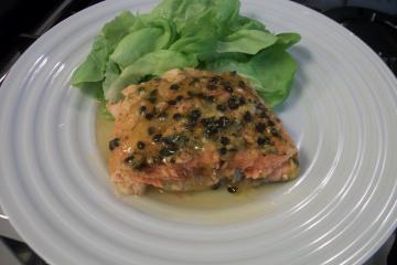 Salmão ao molho de maracujá
