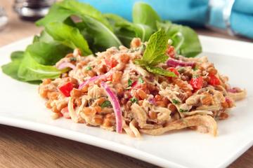 Salada de trigo e frango com especiarias