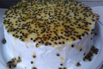 Bolo de maracujá trufado