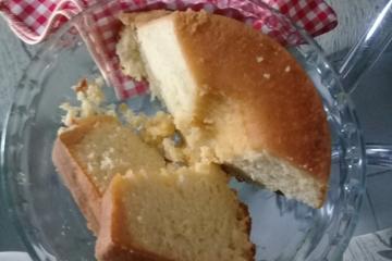 Bolo de coco com leite condensado